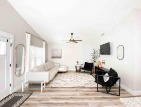 Cottage Marhome North - 10 min from beach & historic downtown